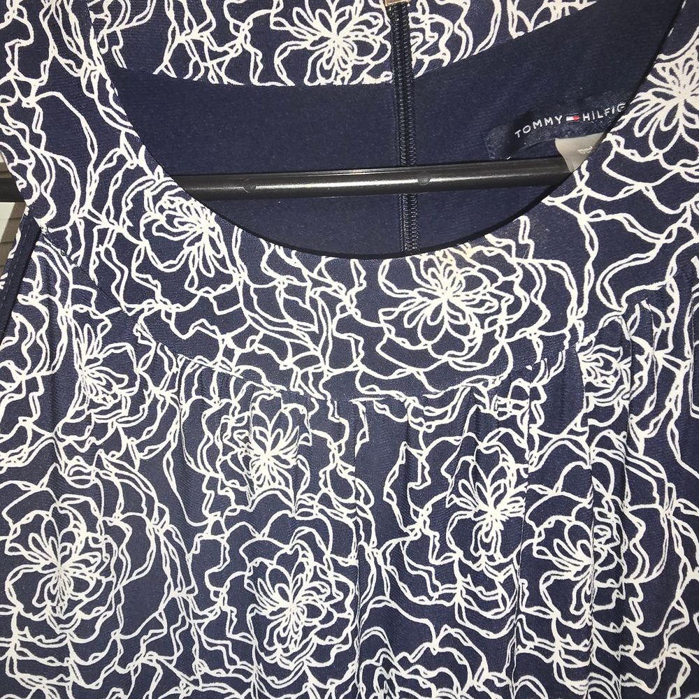 Tommy Hilfiger Floral Fit & Flare Dress | Navy & White Back Zipper Size 6 - Picture 8 of 15
